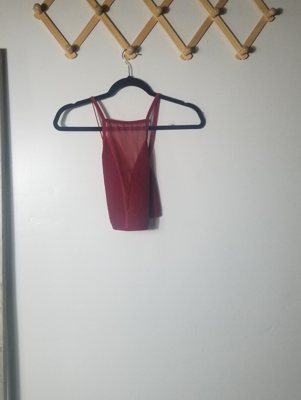 WOMEN'S RED V-NECK WITH MESH RIBBED CROPPED TANK TOP SIZE SMALL